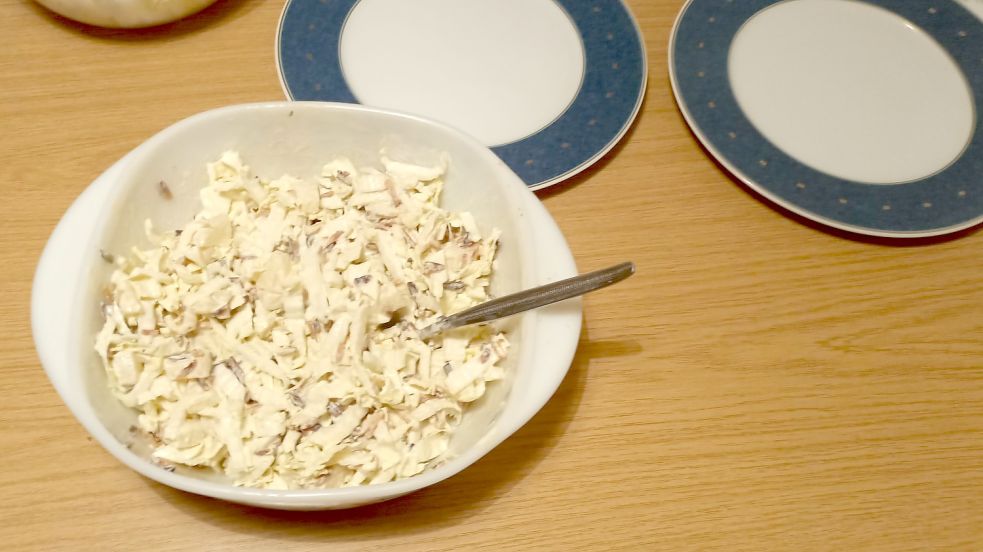 Eine Salatkreation aus Chinakohl und nasser Anna. Foto Schönig