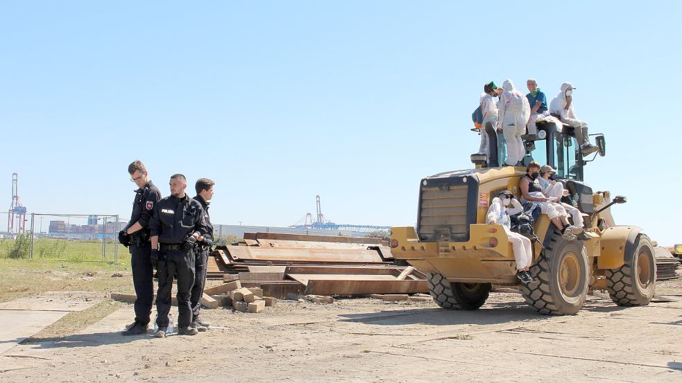 LNG-Protest auf einer Baustelle in Wilhelmshaven. Foto: Oltmanns