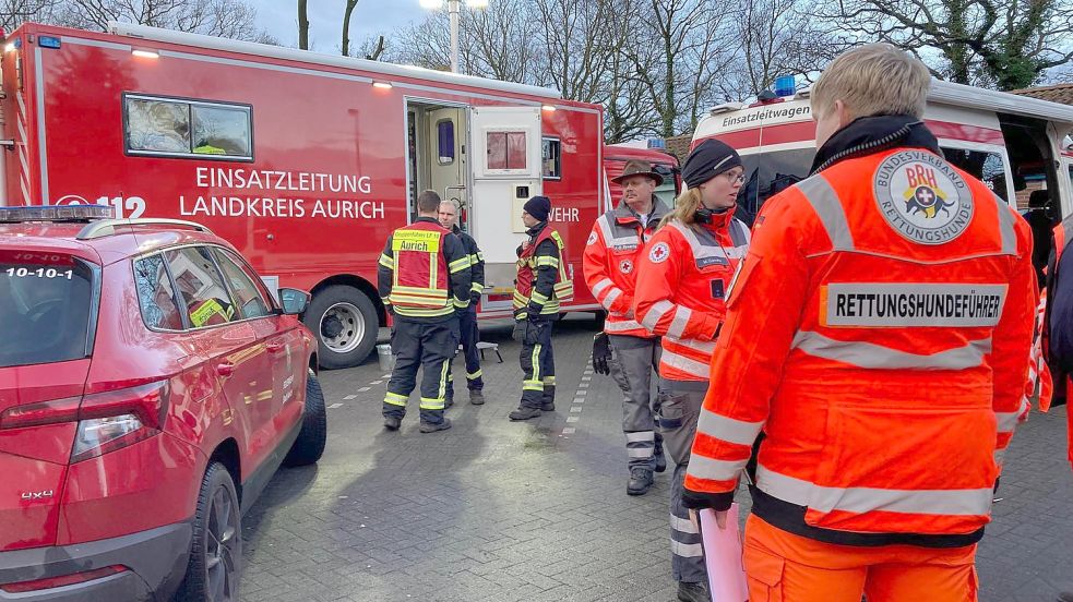 Zahlreiche Helfer waren ab Mittwochmorgen im Einsatz. Foto: Böning