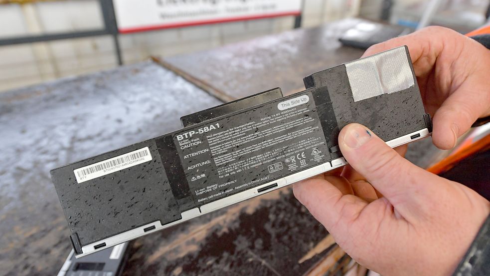 Ein solcher Akku sorgte 2015 für den großen Brand im Entsorgungszentrum Großefehn. Foto: Ortgies