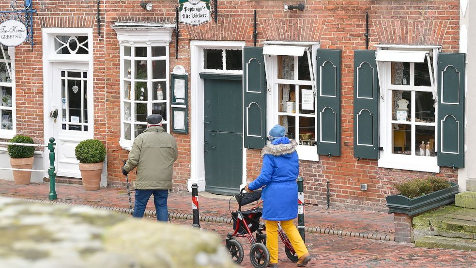 Soll weiterhin verkauft werden: Poppingas Alte Bäckerei am Greetsieler Hafen. Foto: Wagenaar/Archiv