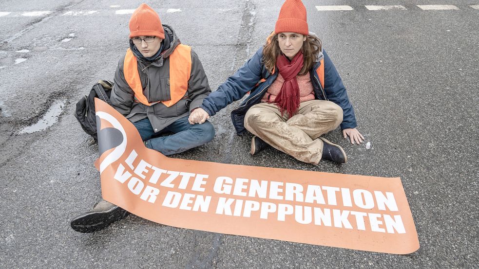 Die „Letzte Generation“ macht immer wieder mit Blockaden auf sich aufmerksam. Foto: imago images/Wolfgang Maria Weber