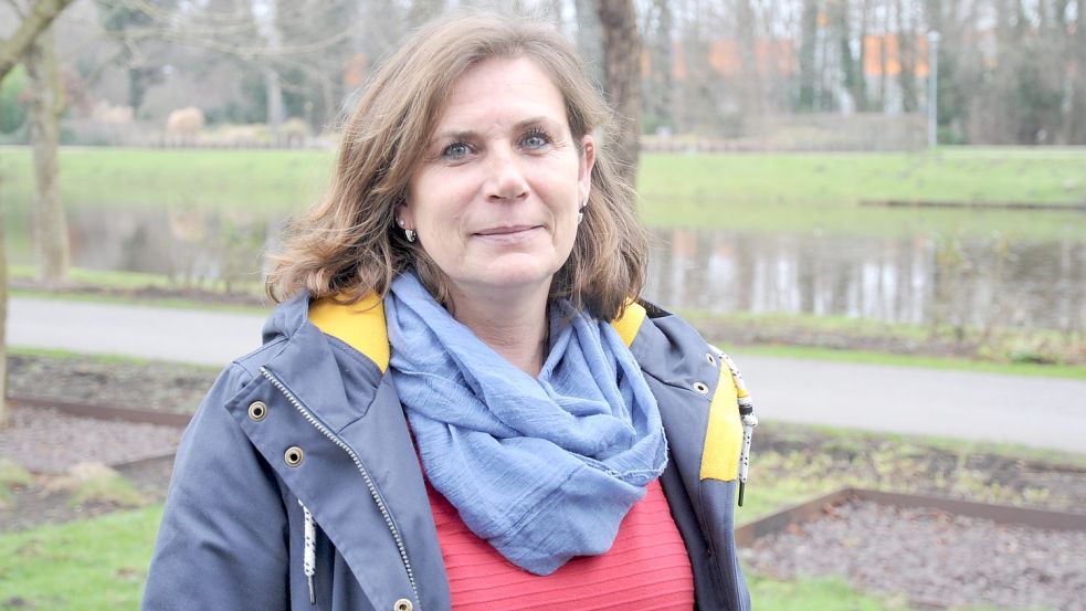 „Meine Mama war alles für mich“, sagt Karina Dirks. Der Unfalltod ihrer Mutter hat die Feuerwehrfrau aus Papenburg schwer getroffen. Heute engagiert sie sich in der Verkehrsunfallprävention, damit anderen ein solches Schicksal erspart bleibt. Foto: Schade