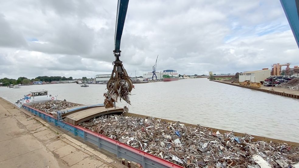 Schrott gehört zu den Gütern, die im Leeraner Hafen am meisten umgeschlagen wurden. Foto: Stadtwerke