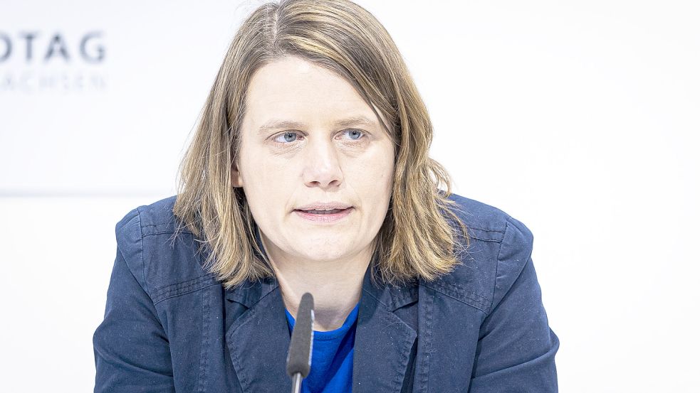 Will sie etwa die Noten an Schulen abschaffen? Im Interview erklärt Niedersachsens Kultusministerin Julia Willie Hamburg (Grüne), was sie wirklich vorhat. Foto: Moritz Frankenberg/dpa