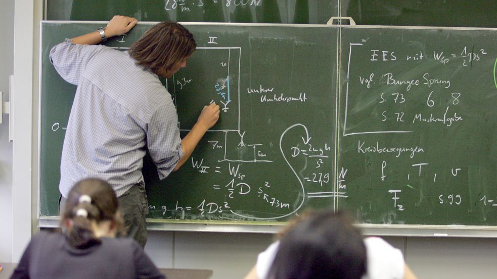 Nicht nur in Ostfriesland sind Schulen aufgrund fehlender Lehrkräfte auf Quereinsteiger angewiesen. Symbolfoto: Seeger/DPA