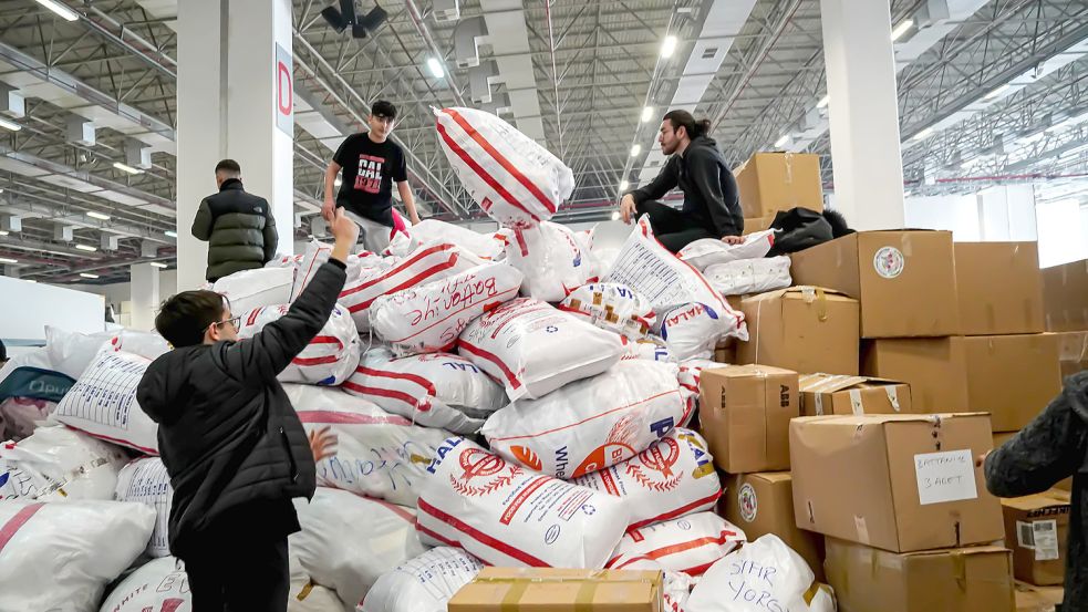 Hilfsorganisationen rufen zu Spenden für Erdbeben auf. Foto: Imago Images/ Pacific Press Agency