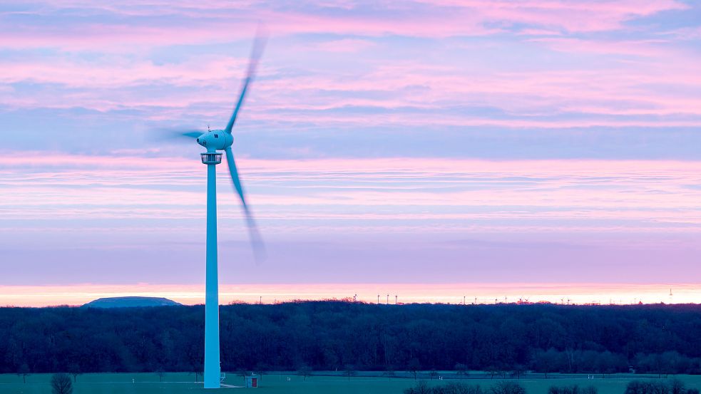 Die einen finden es gut, die anderen sind skeptisch: Nun soll der Bau etwa von Windrädern per Gesetz beschleunigt werden - um Verwaltungsgerichte zu umgehen. Foto: Matthey/dpa