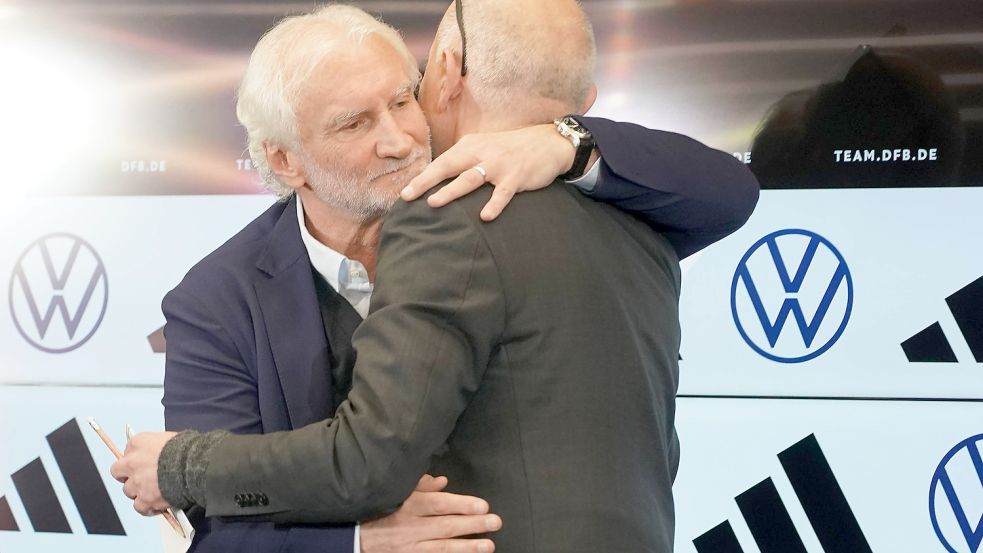 DFB-Präsident Bernd Neuendorf (rechts) und Rudi Völler haben sich im ZDF-Sportstudio erklärt. Foto: www.imago-images.de