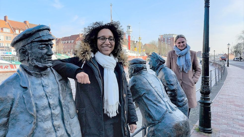 Julia Lüder (links) hatte vor gut einem Jahr die Stelle der Innenstadt-Koordinatorin von Martje Merten übernommen. Merten wird nun übergangsweise wieder diese Aufgaben übernehmen. Foto: Hanssen/Archiv