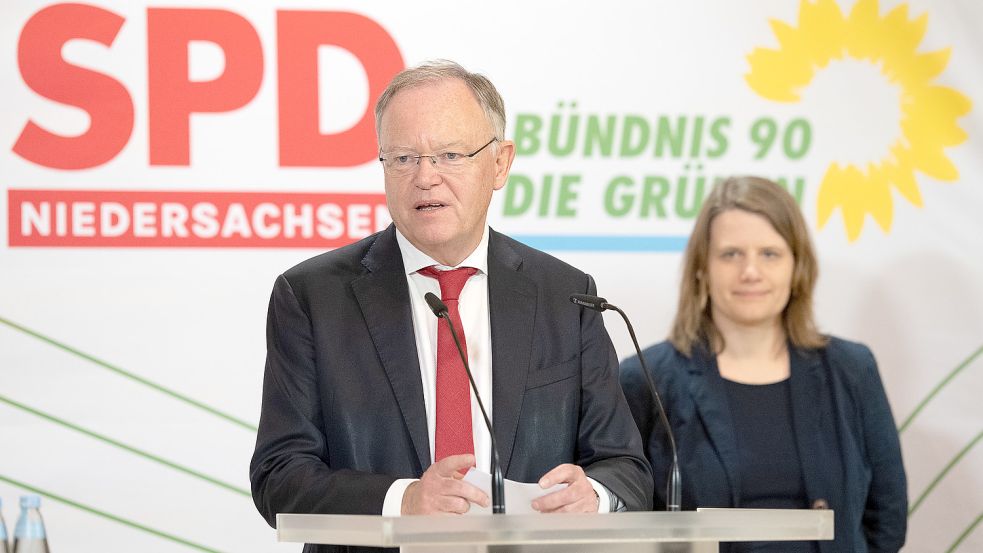 SPD und Grüne regieren in Niedersachsen seit 100 Tagen – hier vertreten durch Ministerpräsident Stephan Weil (SPD) und seine Stellvertreterin Julia Willie Hamburg (Grüne). Foto: Swen Pförtner/dpa