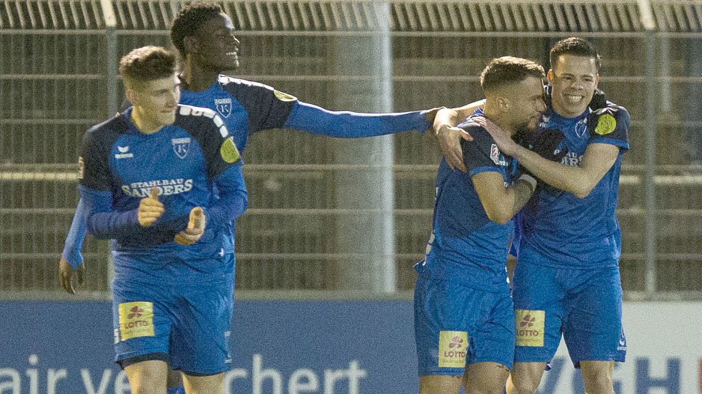 Rico Cordes (rechts) schoss Kickers schon früh in Führung. Foto: Doden/Emden