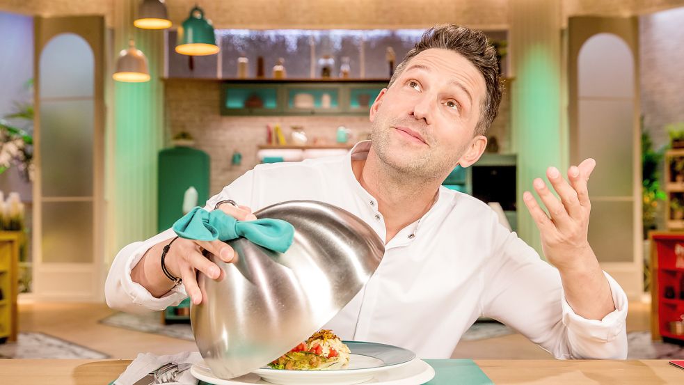 Sparen und genießen: TV-Koch Alexander Kumptner verrät ein Rezept aus Brotresten. Foto: picture alliance/dpa/SAT.1