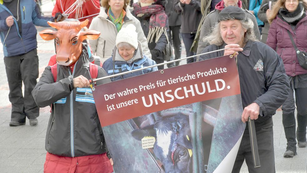 Einige Demonstranten trugen Kuhmasken.