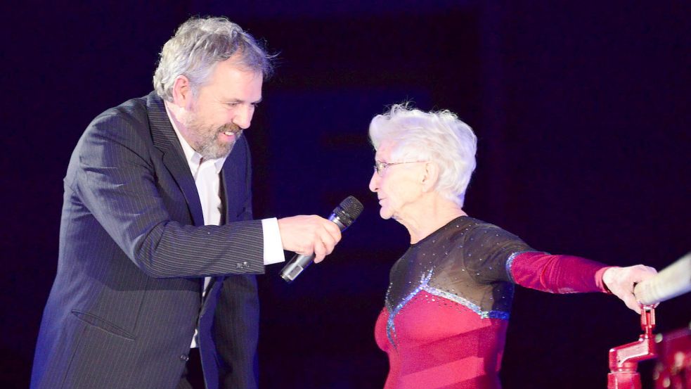 Tom Bohmfalk moderierte auch jahrelang die Veranstaltung. Der Auftritt der damals 92-jährigen Johanna Quaas im Jahre 2018 zählte für Bohmfalk zu den Höhepunkten. Foto: David