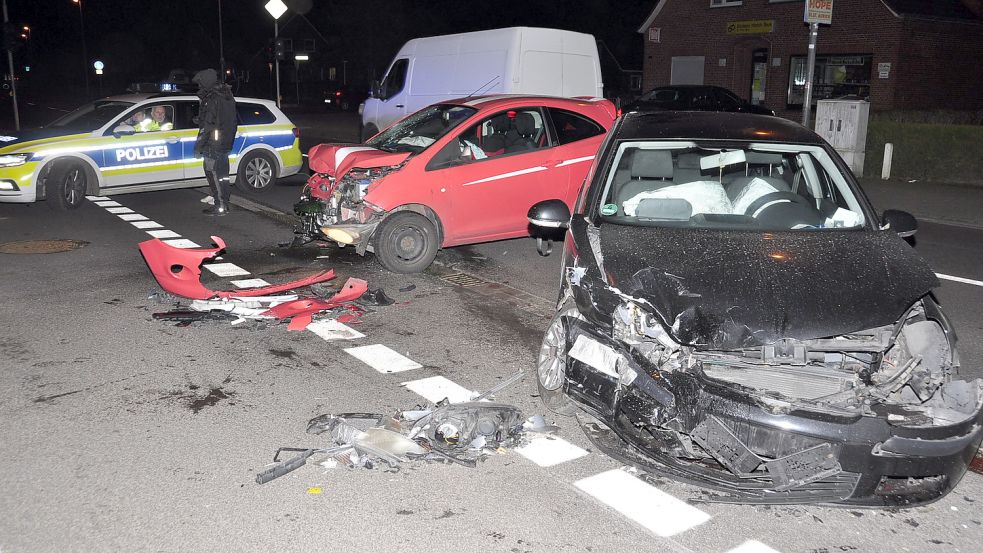 Die Polizei rückte am Abend zu einem Unfall in Warsingsfehn aus. Foto: Wolters