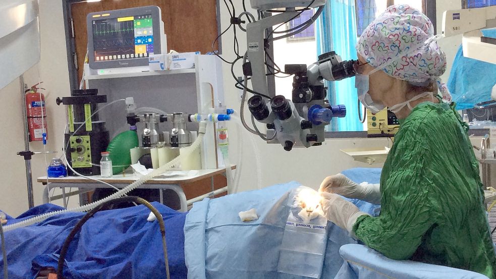 Für die Hornhauttransplantationen war extra eine Spezialistin aus Belgien angereist, Prof. Dr. Beatrijs Foets. Foto: privat
