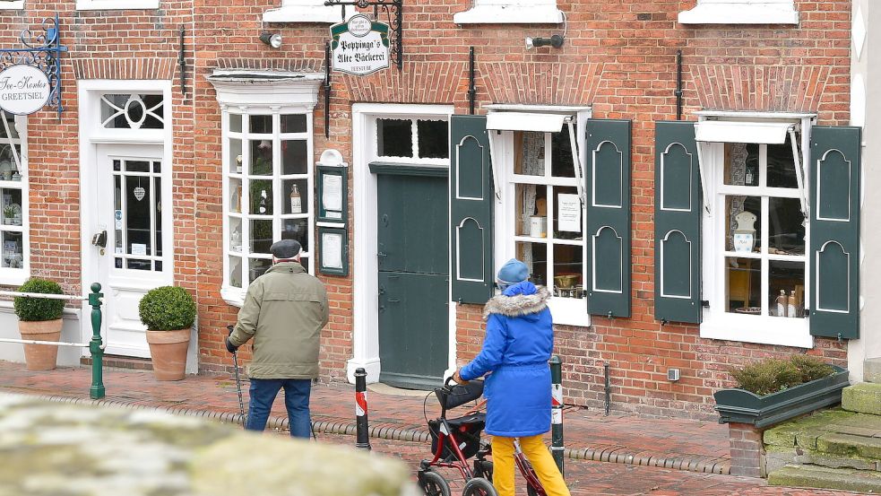Dasals „Poppinga‘s Alte Bäckerei“ bekannte Gebäude liegt mitten in Greetsiel in „1A-Lage“, wie die Gemeinde es bezeichnet. Foto: Wagenaar/Archiv