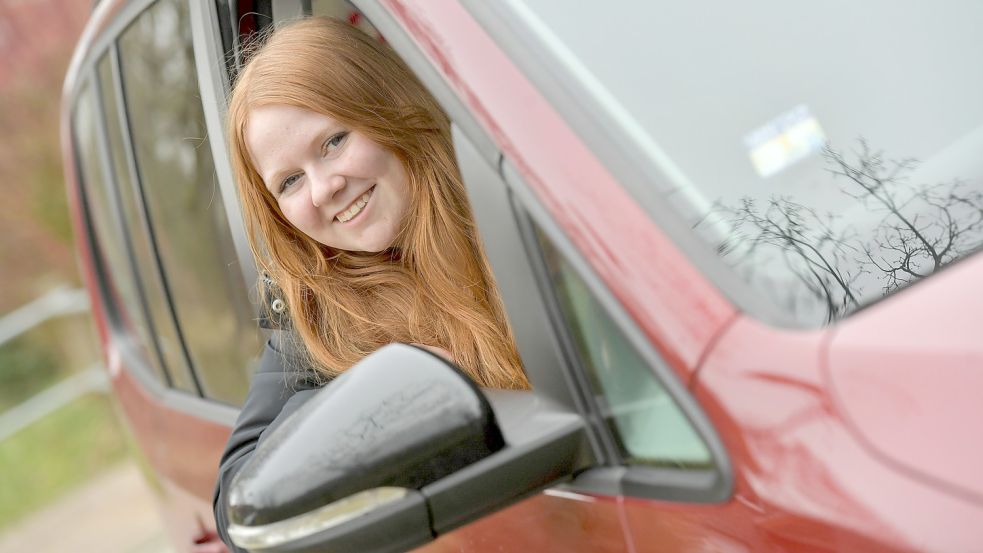 Romea Rautenberg hat wieder gut lachen. Ihr Schulweg ist geklärt, sie kann sich nun ganz auf den Wiedereinstieg in ihren Alltag konzentrieren. Foto: Ortgies