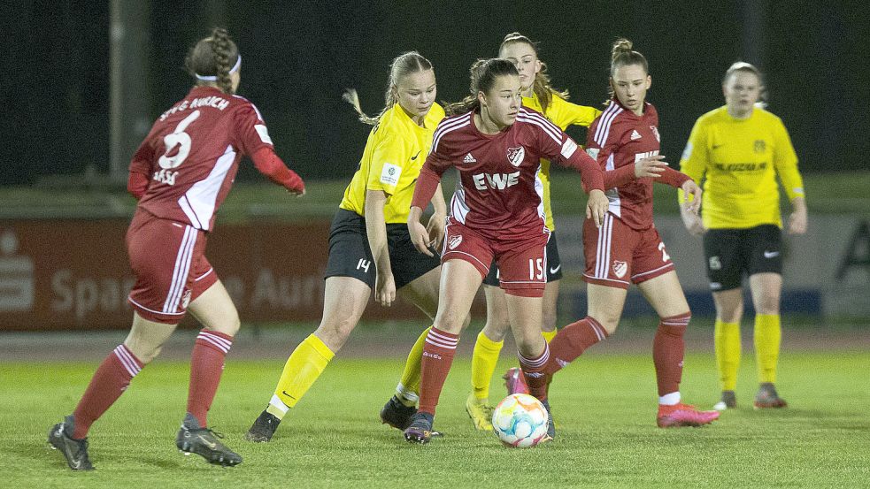 Sophia Schalke (am Ball) machte gegen Meppen ein starkes Spiel. Sie traf auch zum zwischenzeitlichen 2:0.