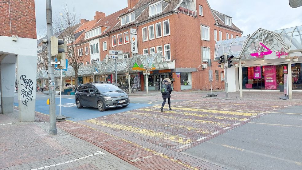 Die Zebrastreifen lösen sich langsam, aber stetig, auf. Das verunsichert Verkehrsteilnehmer.