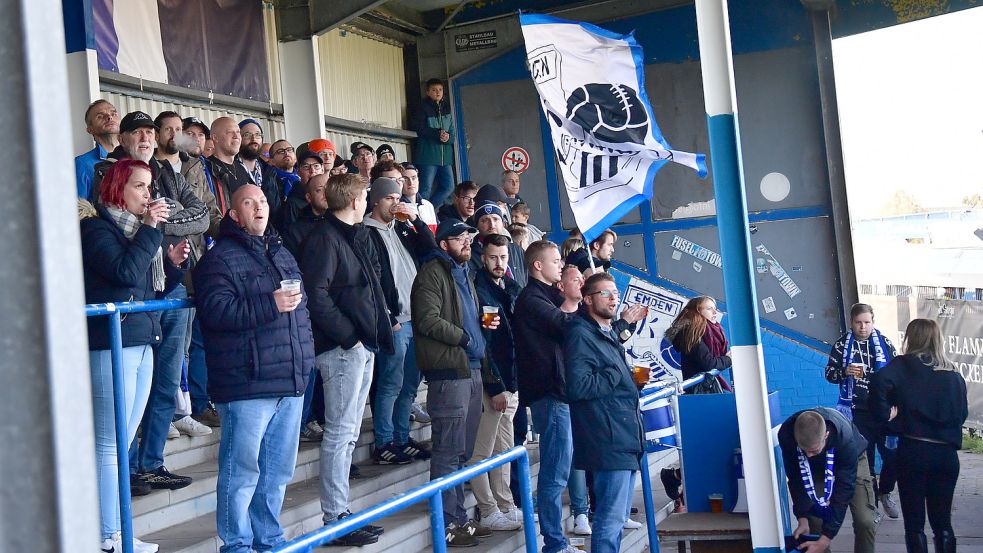 Trotz des sportlichen Misserfolgs ist der Zuschauerzuspruch bei Kickers Emden noch beachtlich. Archivfoto: Wagenaar