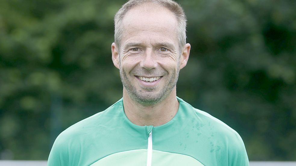 Larrelts Trainer Marten Sandmann erfreute sich am Offensivspektakel. Foto: Doden