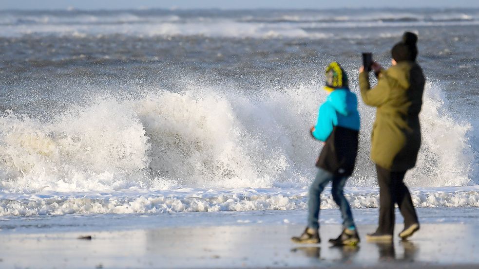 Trotz eines leicht rückläufigen Buchungseingangs geht man bei der Nordseeheilbad Borkum GmbH davon aus, dass zu Ostern wieder viele Touristen die Borkumer Strände bevölkern werden. Foto: dpa