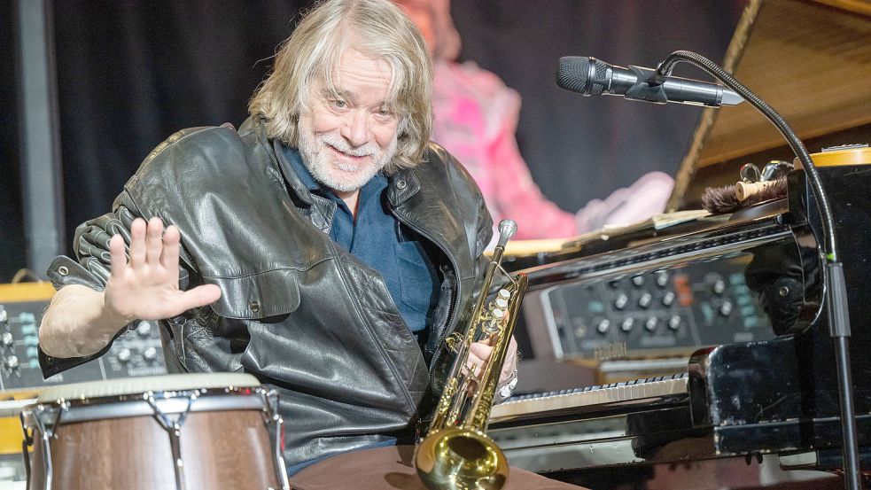 Helge Schneider geht in diesem Jahr mit seinem neuen Album „Torero“ auf Tournee und macht dabei für die Gezeitenkonzerte auch Station in der Auricher Sparkassen-Arena. Foto: Kneffel/DPA