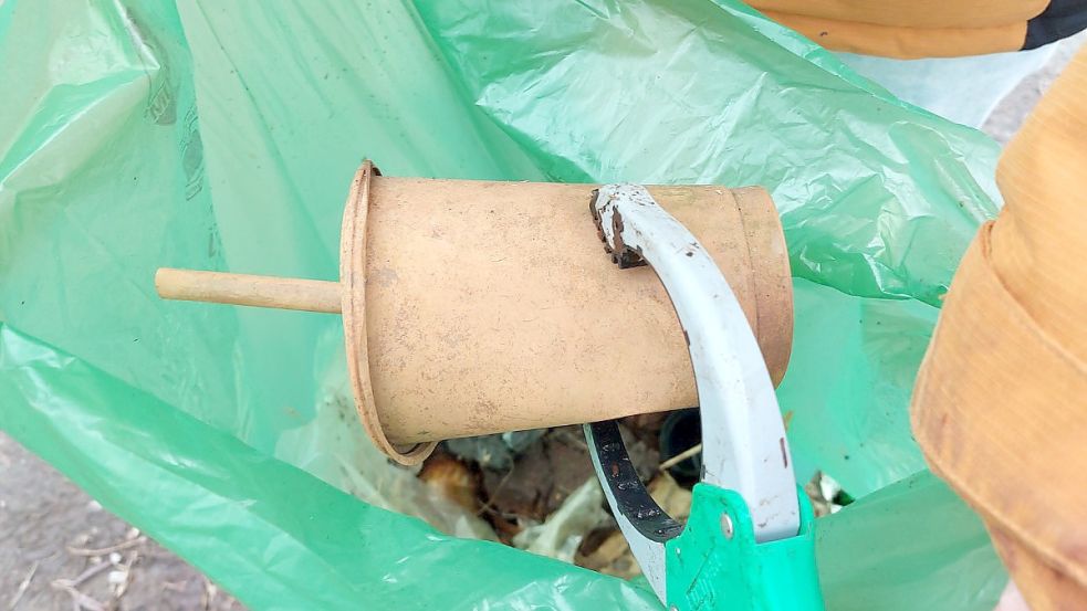 So sieht ein Milchshake-Becher nach einer langen Zeit im Wasser aus. Foto: Hanssen
