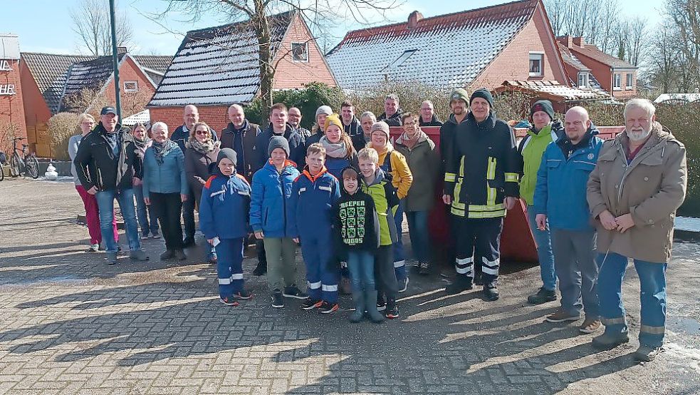 In der Gemeinde Hinte hatten sich Freiwillige schon vergangenen Samstag zum Müllsammeln getroffen. Foto: privat