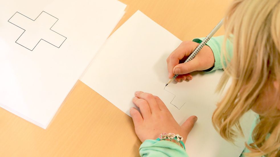 Wer in die Schule kommt, wird ärztlich untersucht. So schreibt es das Gesetz vor, doch in der Corona-Pandemie galten neue Regeln. Foto: Kusch/ dpa