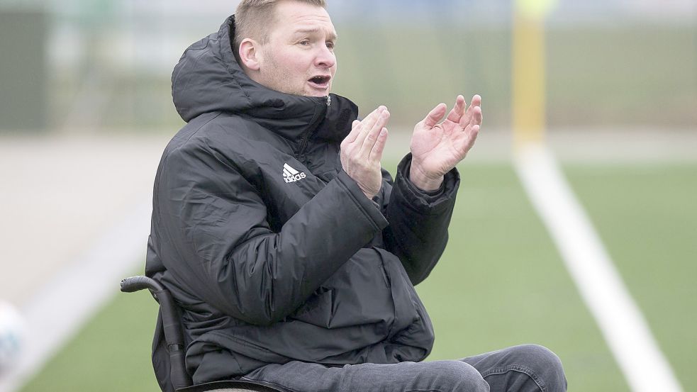 Erst als Betreuer und seit sechs Jahren als Trainer geht Karsten de Voß voll auf. Fotos: Doden/Emden