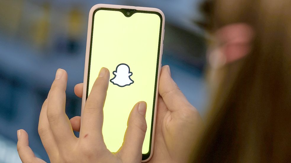 Über die Nachrichten-App Snapchat lernte der Angeklagte die damals 13-Jährige kennen. Foto: Kalaene/dpa