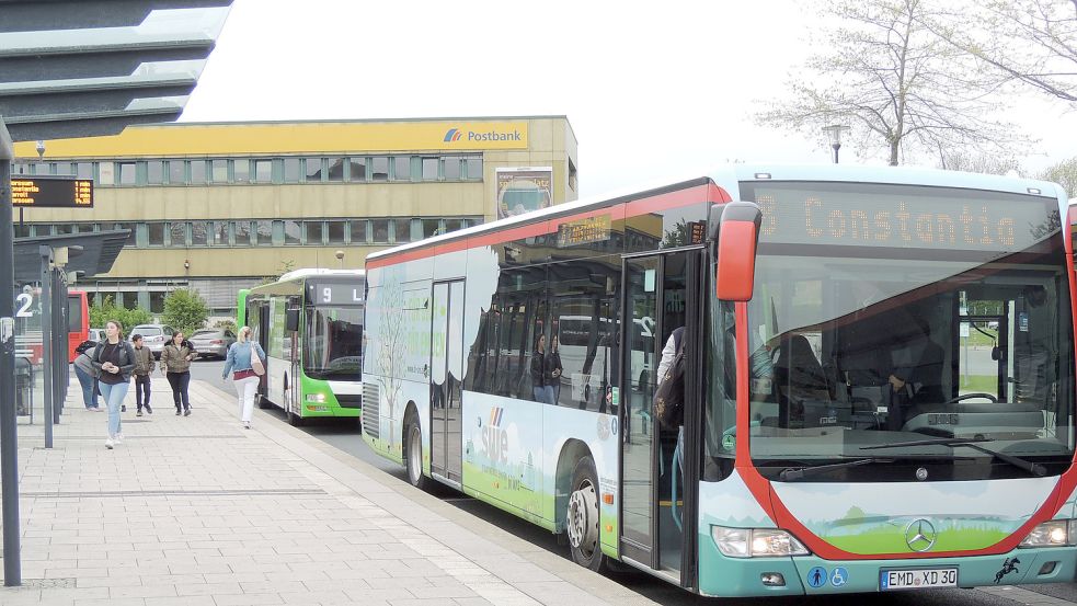 Am Hauptbahnhof steht ein Bus, der nach Constantia fahren soll. Die Bus-Linien sollen besser vertaktet werden. Foto: F. Doden/Archiv