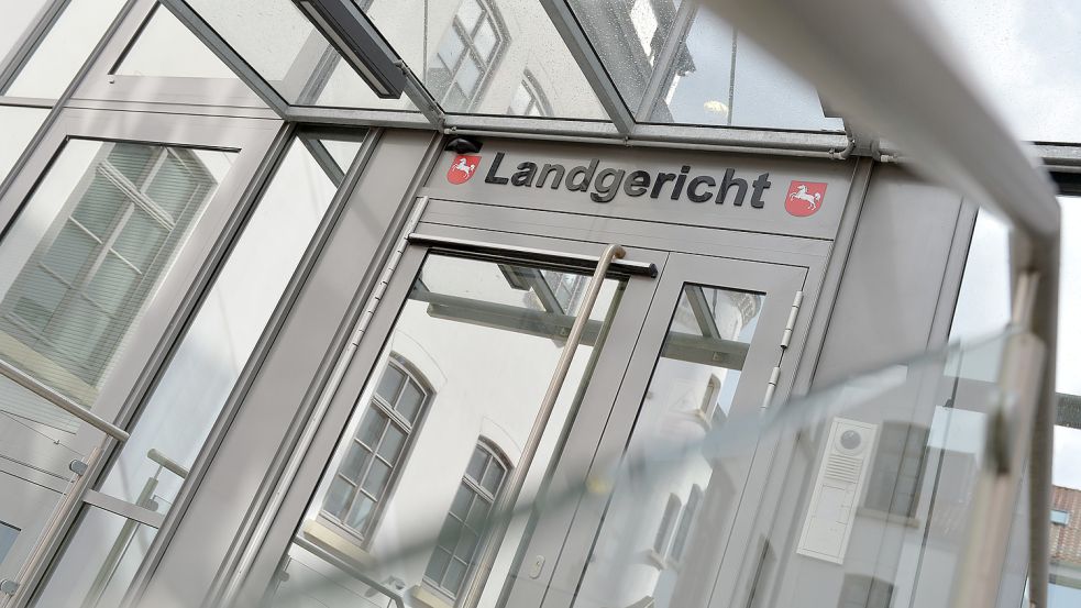 Am Landgericht Aurich begann am Mittwoch der Prozess um eine Brandstiftungsserie in Emden. Foto: Ortgies