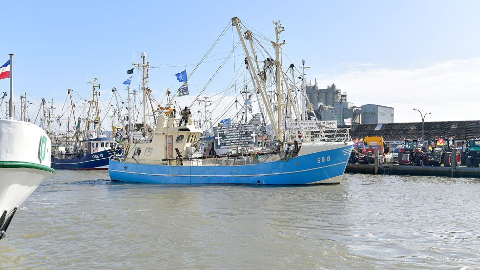 Protestiert wurde in Büsum auf dem Wasser sowie an Land. Foto: Wagenaar