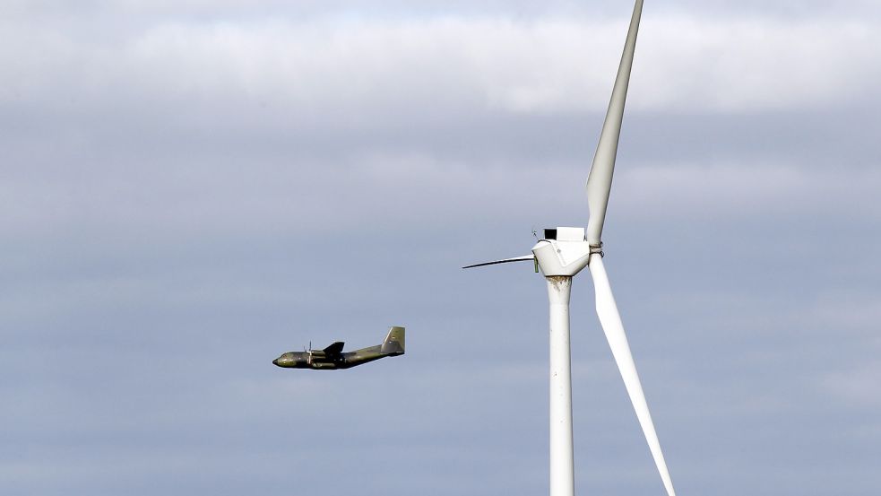 Nicht immer können Radaranlagen Windrad und Kampfflugzeug voneinander unterscheiden. Foto: Büttner/DPA