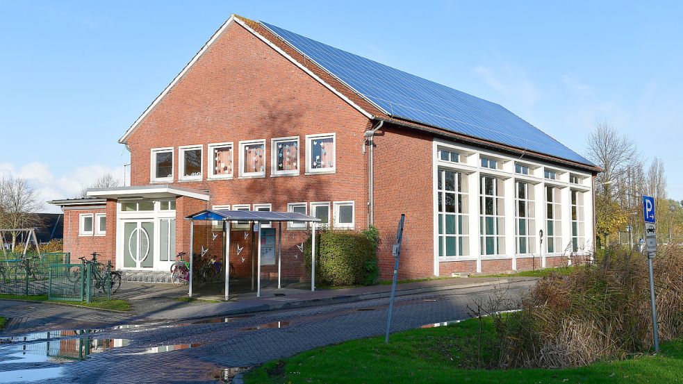 An sich in einem guten Zustand, aber die Schließung wird dennoch empfohlen: die Grundschule Greetsiel. Foto: Wagenaar