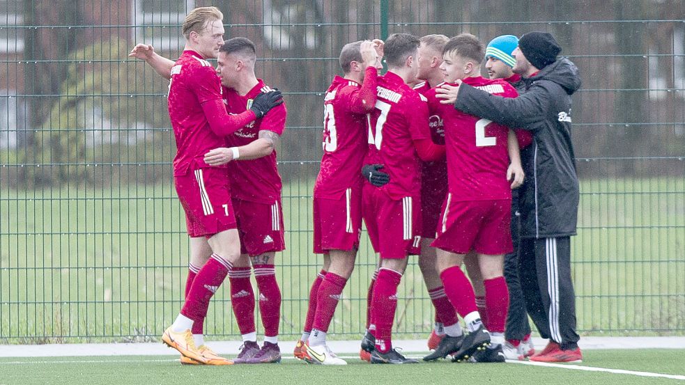 Die Pewsumer Mannschaft ist momentan Dritter der Bezirksliga. Foto: Doden/Emden