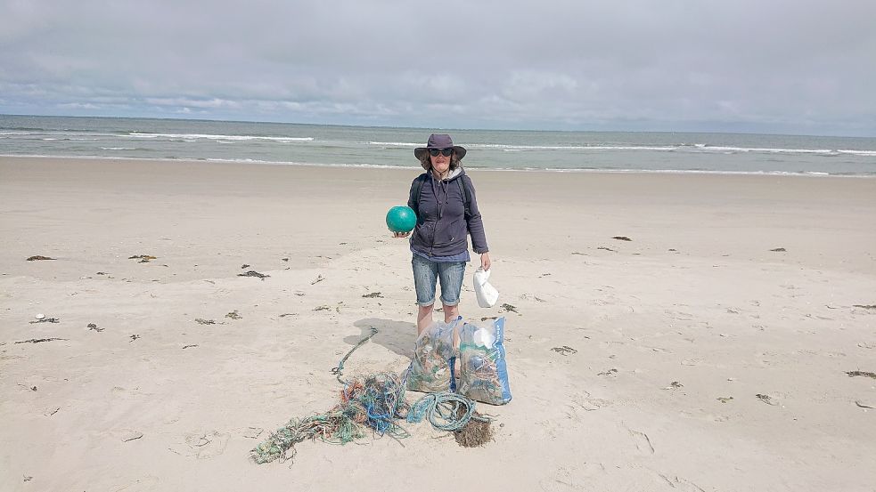 Außerhalb der Inselreinigung sammeln auch Touristen auf Borkum regelmäßig Müll ein. Foto: privat