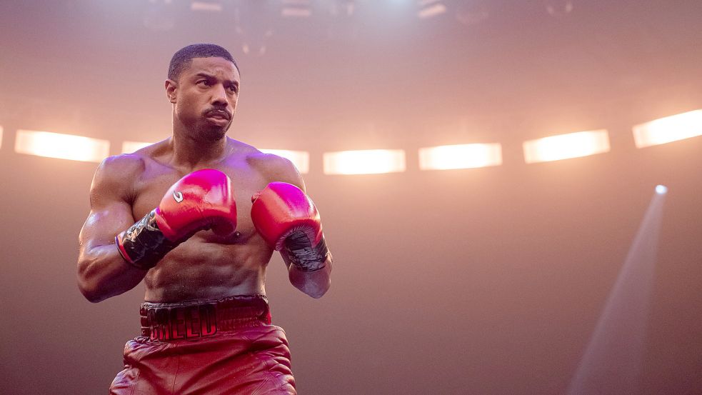 Schauspieler Michael B. Jordan als Adonis Creed in einer Szene des Films „Creed III - Rocky’s Legacy“ . In mehreren Kinos in Deutschland und anderen Ländern ist es in den vergangenen Tagen zu Ausschreitungen gekommen, während der Film lief. Foto: Eli Ade/Metro-Goldwyn-Mayer Studios/Warner Bros./dpa