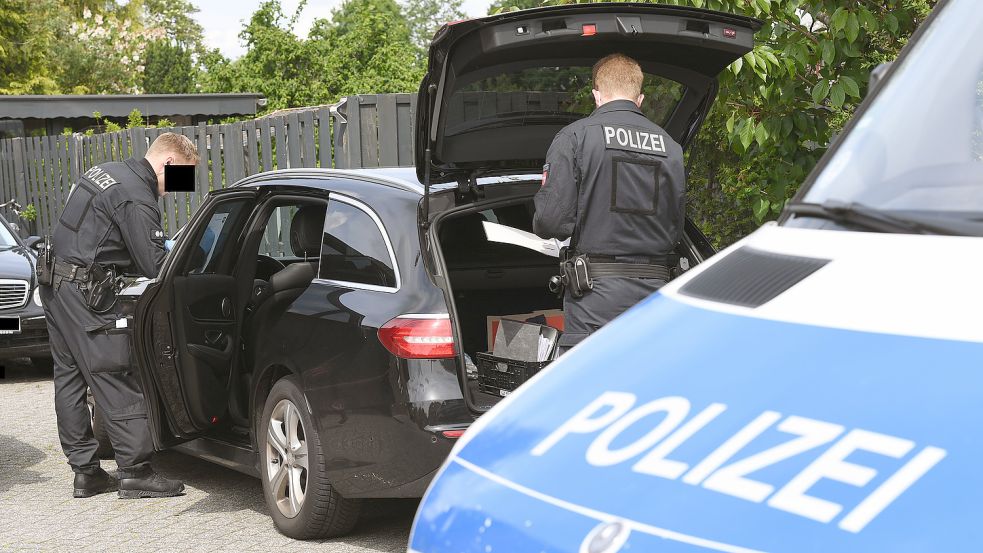 Bei einer Razzia hatte die Polizei auch die Autos der Wiesmoor-Connection untersucht. Archivfoto: Ellinger