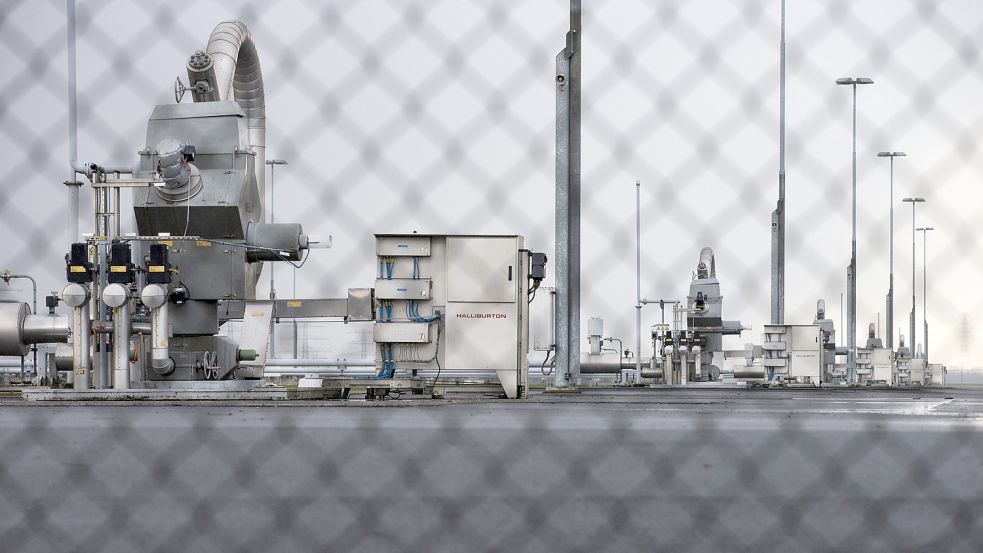 Gasförderung in Amsweer im Norden der Niederlande. Bis Anfang Oktober sollen alle Produktionsstandorte in der Provinz Groningen den Betrieb einstellen. Foto: Dejong/AP/DPA
