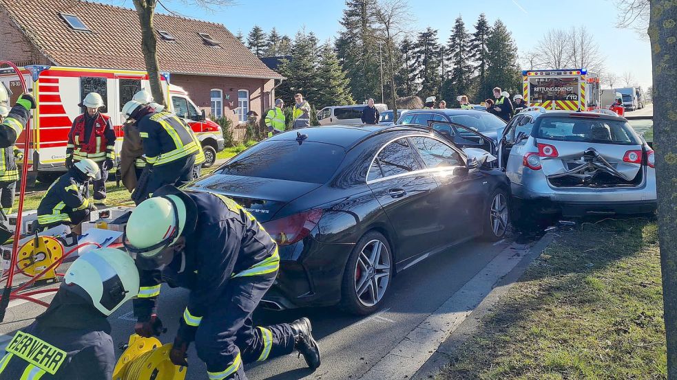 Drei Autos waren beim Unfall beteiligt. Foto: Cordes