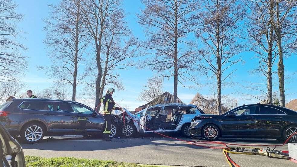 Diese Autos sind zusammengestoßen. Foto: Cordes