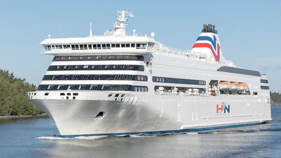 Die erste Fahrt der „MS Romantika“ von Cuxhaven aus musste abgesagt werden. Foto: Holland Norway Lines/Archiv