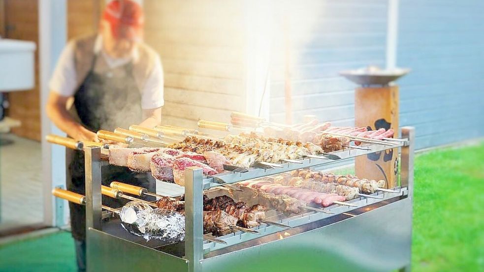 Leckeres vom Grill kann man direkt zu Hause bekommen. Dafür muss man allerdings viele Gäste zu bewirten haben. Foto: Grillservice Moormerland