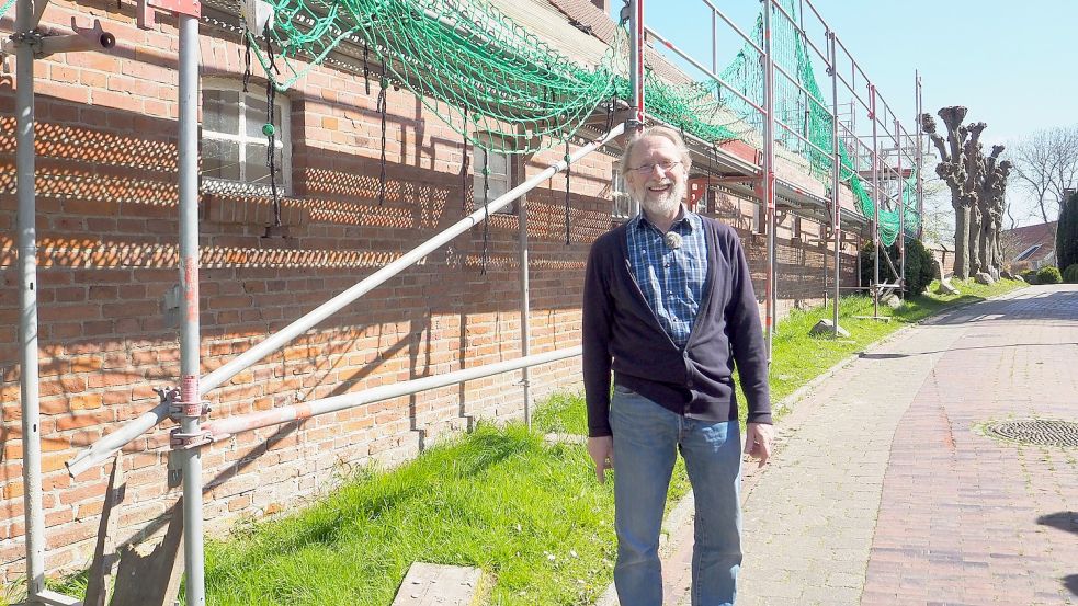 Holger Rodiek lebt gemeinsam mit seiner Frau Lydia Kuhlmann-Rodiek auf einem historischen Gulfhof, der aktuell saniert wird. Foto: Weiden