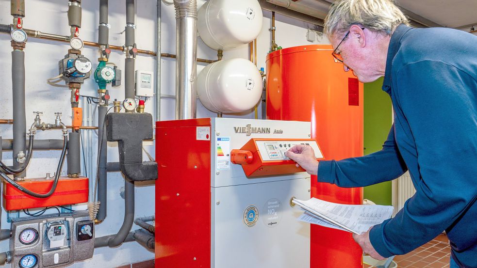 Nach dem Gesetzesentwurf zur Änderung des Gebäudeenergiegesetzes drohen Strafen, wenn eine Heizungsanlage nicht rechtzeitig überprüft wird. Foto: imago images/Wolfgang Maria Weber
